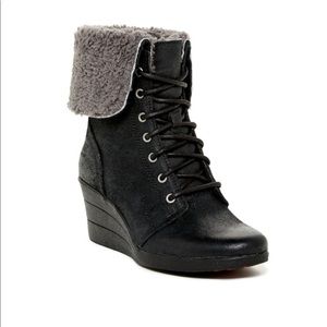 UGG Zea Waterproof Wedge Boot sz 8 Blk